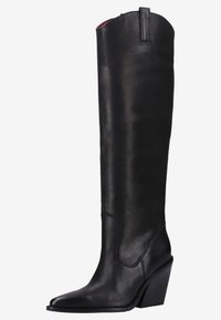 Bota de cuero negra hasta la rodilla con punta afilada, tacón cónico, textura suave y cierre de cremallera en la parte posterior.