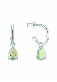 Örhängen i sterlingsilver med en genomskinlig, tårformad kristall i gröna och gula nyanser, med en fasetterad yta.