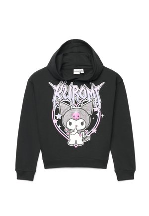 Sweat à capuche noir avec personnage Kuromi portant un chapeau de bouffon gris et un crâne rose, placé à l'intérieur d'un cœur rose avec des étoiles et un texte stylisé au-dessus.