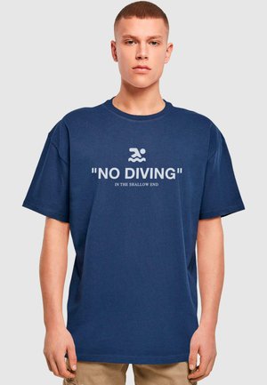 Upscale by Mister Tee NO DIVING - Marškinėliai su spaudiniu - darkblue