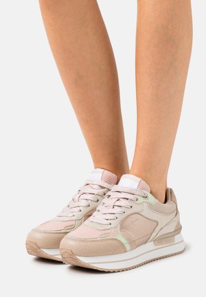 RUSPER IRIS - Sneakers basse - gold