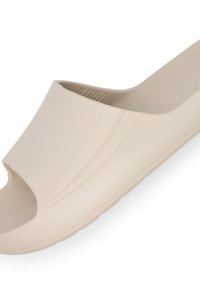 Infradito beige con design aperto, realizzati in plastica strutturata. Presentano un interno rigato e un discreto dettaglio laterale.