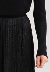 United Colors of Benetton Pleated skirt - black