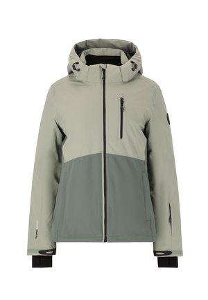 Veste imperméable gris clair et gris foncé avec capuche, fermeture devant, poche sur la poitrine et manches ajustables. Possède des couleurs contrastées et une texture lisse.