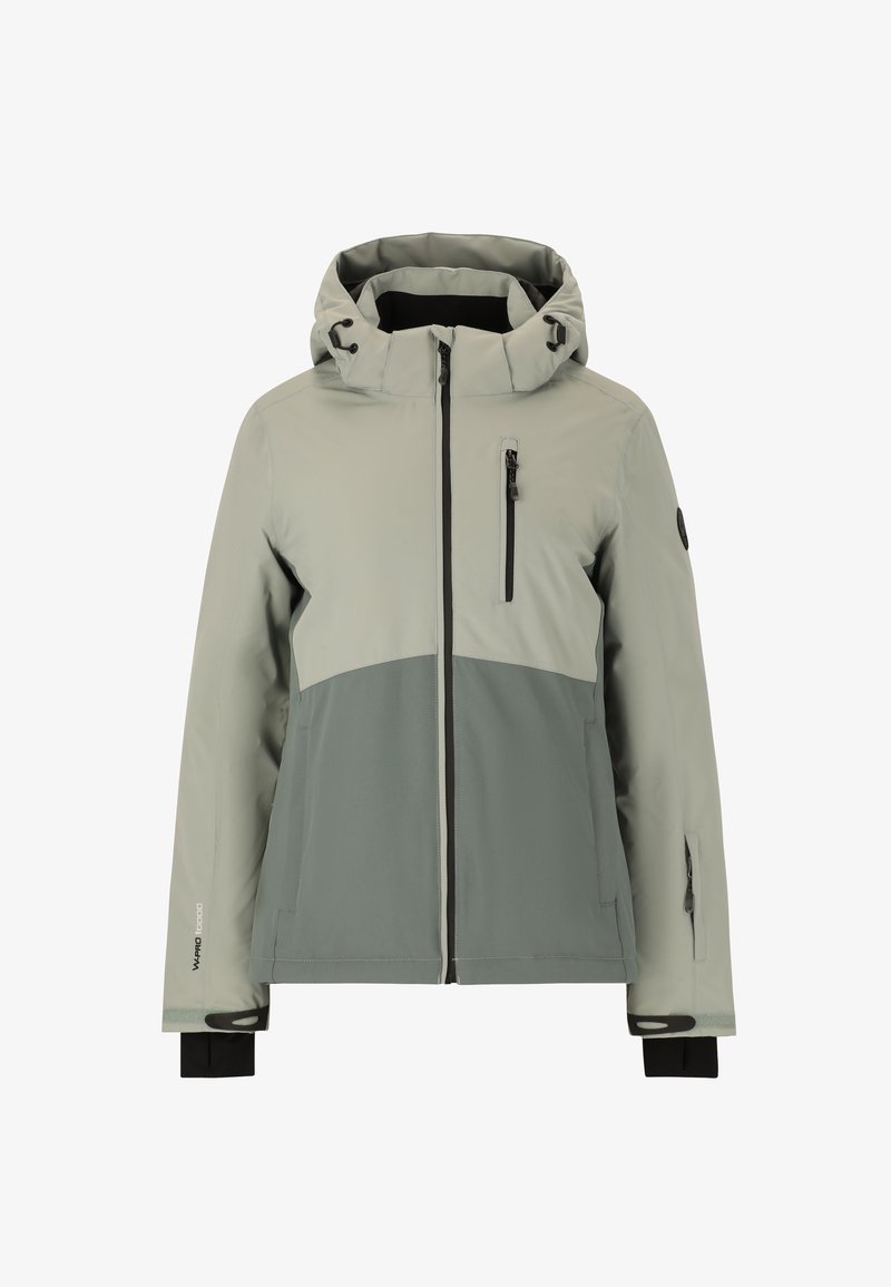 Veste imperméable gris clair et gris foncé avec capuche, fermeture devant, poche sur la poitrine et manches ajustables. Possède des couleurs contrastées et une texture lisse.