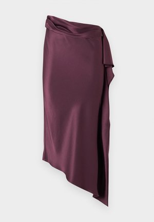 Falda midi asimétrica de satén morado con detalle drapeado en la cintura y abertura lateral.