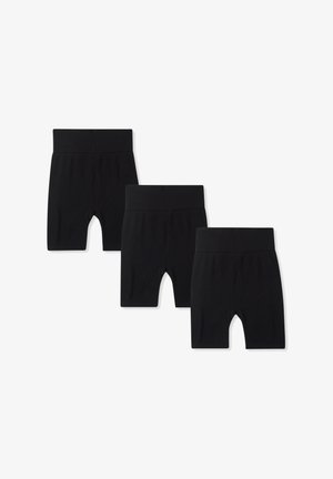 Set di pantaloni corti neri in cotone, composto da tre paia con vita elastica, lunghezza a metà coscia e una texture liscia. Senza motivi o decorazioni.