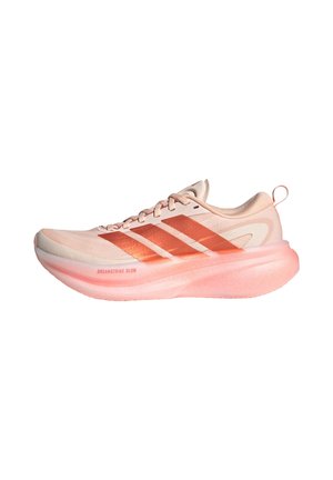 Zapatilla de correr rosa claro con suela gruesa acolchada, logo de tres rayas naranja y texto "Dreamstrike Glow" en el lateral.