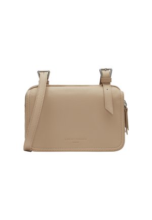 Beige Leder Umhängetasche mit Reißverschluss, verstellbarem Riemen und geprägtem Logodetail auf der Vorderseite. Glatte Textur, minimalistisches Design.