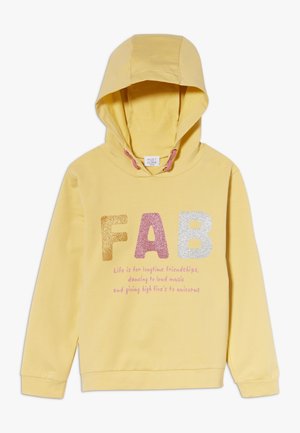 Żółta bluza z kapturem z nadrukiem z przodu z napisem „FAB” w różowo-srebrno-złotych lśniących literach oraz napisem w kolorze fioletowym poniżej. Miękki bawełniany materiał.