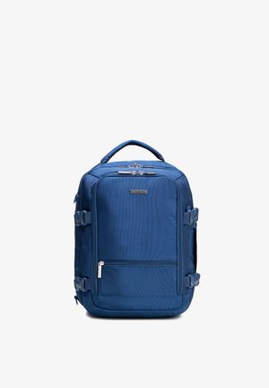 Blauer rechteckiger Reisrucksack mit mehreren Reißverschlussfächern, seitlichen Schnallen und einem oberen Griff.