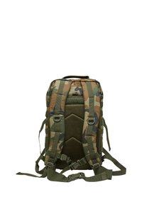 Kamikaze mugursoma ar mīkstu aizmuguri un plecu siksnām, ar sietu tekstūru, regulējamām sprādzēm un izturīgu augšējo rokturi.