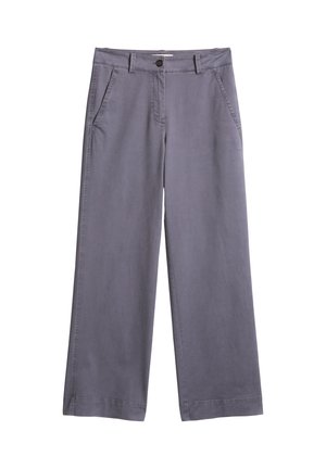 Graue Hosen mit weitem Bein, vorne Taschen, Gürtelschlaufen und Knopfverschluss auf weißem Hintergrund.