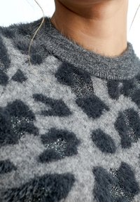 LOLA CASADEMUNT Stickad tröja - grey