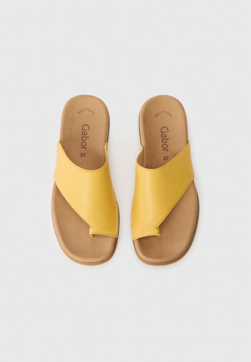 Sandales à glissière en cuir jaune avec un design à bandes croisées, une semelle intérieure douce et un léger détail de couture sur le côté, taille 37.