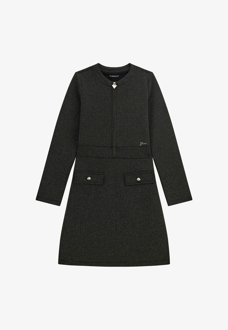 Robe noire à manches longues, en tissu texturé, avec un col rond, une fermeture éclair à l'avant, deux poches plaquées avec des boutons et un logo de la marque sur la hanche.