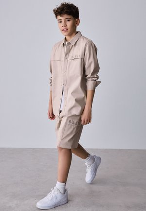 Baker by Ted Baker, REGULAR FIT - STONE SHACKET AND T-SHIRT SET - Ľahká bunda - stone
