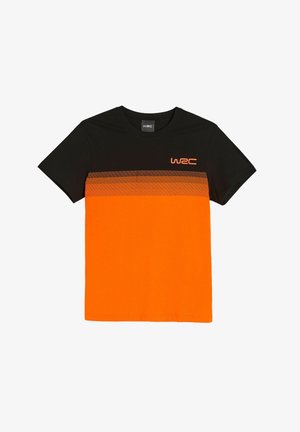 Czarny i pomarańczowy T-shirt wykonany z bawełny. Posiada gradientowy wzór przechodzący od czerni do pomarańczu z cienkimi poziomymi liniami i logo WRC.