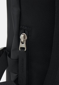 The North Face BASE CAMP FUSE BOX - Ruksak - forest olive/black
