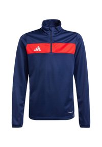 Marineblauwe langetermijnpullover met een rode horizontale strook op de borst, ritskraag en wit logo aan de linkerkant. Glad materiaal, atletische pasvorm.