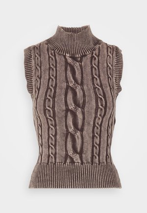Brauner gestrickter ärmelloser Pullover mit hohem Kragen, der Kabelmuster entlang der Vorderseite und einen gerippten Saum für Textur und Details aufweist.
