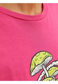 Jack & Jones JORAFTERLIFE TEE - Camiseta estampada - fuchsia rose