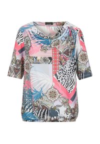 Kurzärmliges Oberteil mit mehreren Mustern und schamhaftem Ausschnitt; es zeigt pinke, blaue und graue Farbtöne sowie dekorative Designs, darunter Paisley- und Tiermuster.