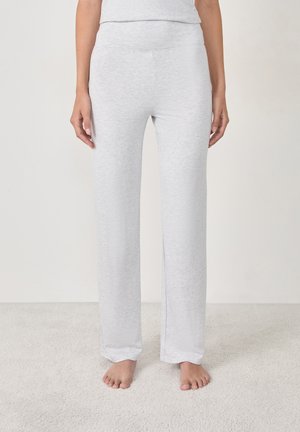 Pantalons de lounge gris clair en tissu doux et extensible. Dotés d'une taille large et d'une coupe droite, sans motifs ni accents visibles.