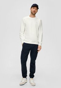 s.Oliver MIT LOGO-DETAIL - Sweatshirt - weiß