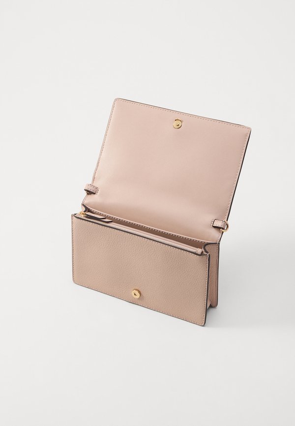 JET SET FLAP - Clutch3