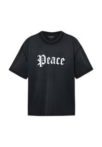 Fekete pamut rövid ujjú póló fehér, gótikus stílusú "Peace" (Béke) felirattal az elején. Kerek nyakkivágás, kényelmes szabás.