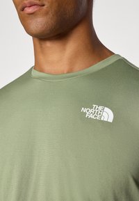 The North Face TEE - Camiseta deportiva - bark mist
