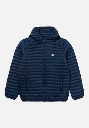 Teget plava prošivena jakna s kapuljačom, patentnim zatvaračem sprijeda na cijeloj dužini, elastičnim manžetama, bočnim džepovima i malim bijelim logotipom na prsima.