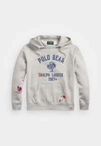 Grå sweatshirt tillverkad av texturerad tyg, med en blå "POLO BEAR" grafik, broderade detaljer och en framficka med dekorativa inslag.