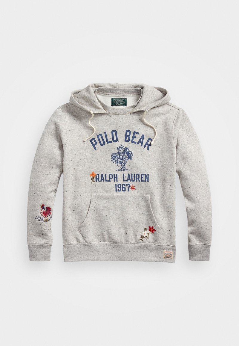 Grå sweatshirt tillverkad av texturerad tyg, med en blå "POLO BEAR" grafik, broderade detaljer och en framficka med dekorativa inslag.