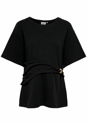 T-shirt de maternité noir à manches courtes avec col rond et taille froncée maintenue par un détail anneau doré côté droit.