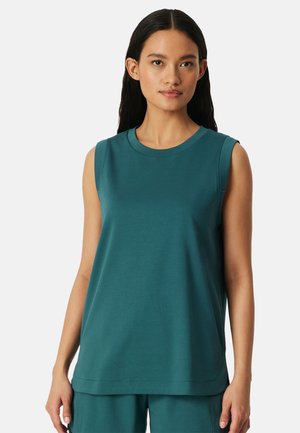 - Koszulka do spania