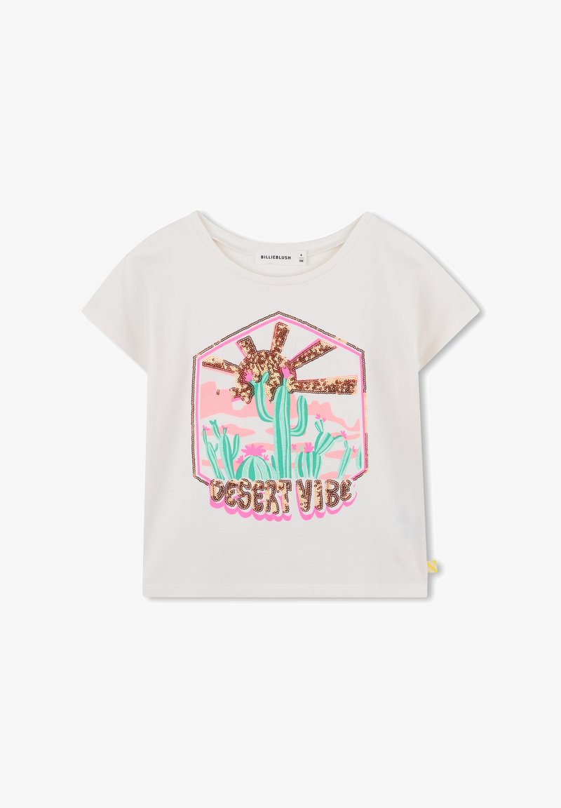 Chemise blanche à manches courtes avec une scène de désert de cactus rose et vert, un soleil avec des sequins dorés, et le texte "DESERT VIBE" en sequins.