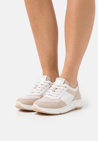 Marco Tozzi Sneaker low - white/dune
