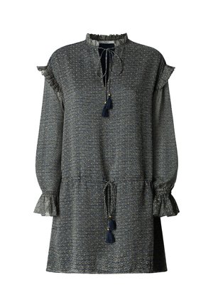 Haljina tamnoplave boje s uzorkom i dugim rukavima, ukrašena naborima na rubovima rukava i ovratniku, s resicama za vezanje na vratu i struku te detaljima naboranja na ramenima.