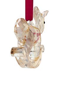 Klar kristall ekorre ornament med en glansig finish, ett rött band för upphängning, och detaljerade facetter som reflekterar ljuset.