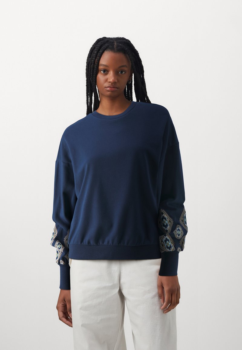 ONLY Petite ONLBROOKE O NECK FLOWER - Sweatshirt - Potpourri/lyserosa