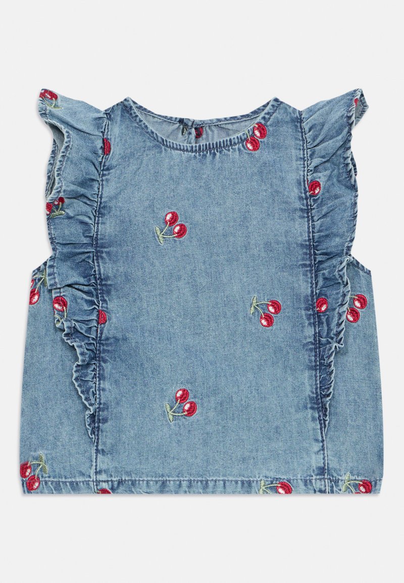 Denim tops ar ruļļveida piedurknēm, zilas krāsas un sarkano ķiršu izšuvumu. Gluda tekstūra, apaļa kakla izgriezums un brīvs piegriezums.