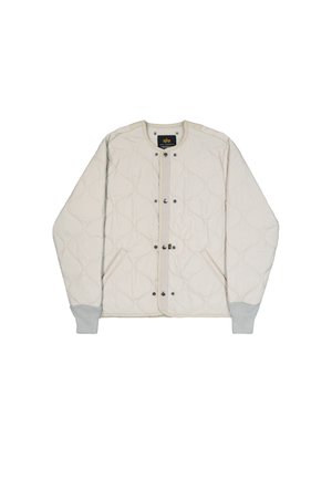 Jasno beżowa pikowana kurtka z zatrzaskami, prążkowanymi szarymi mankietami, dwiema przednimi kieszeniami i okr�ągłym dekoltem.
