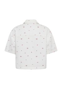Chemise blanche à manches courtes avec une coupe carrée et un petit imprimé floral rose dispersé, vue de dos avec un col plié.
