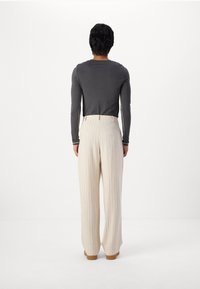 YOURTURN UNISEX - Pantalon classique - off white