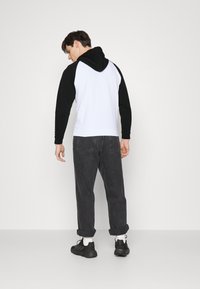 Santa Cruz FLIER STRIP HOOD - Camisola - black/white
