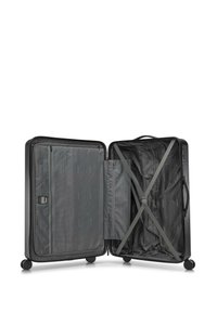 Schwarzer Hartschalenkoffer, vollständig geöffnet, mit grauem Innenraum, Gurten zum Sichern der Gegenstände, Netzreißverschlusstasche und vier Rollen.