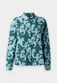 Grønn langermet skjorte med teksturert stoff som har et blått blomstermønster. Knappestolpe og spiss krage-design.