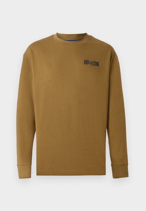 Long-sleeve, crewneck t-shirt in brown cotton. Features a black logo on the left chest and ribbed cuffs. Smooth texture, regular fit.